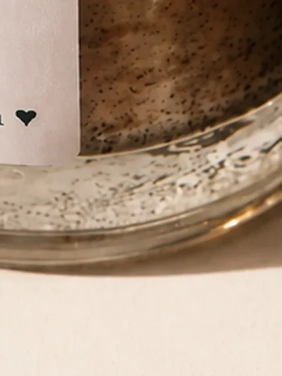 Detalle de el vaso de la vela TERCA Iced Latte