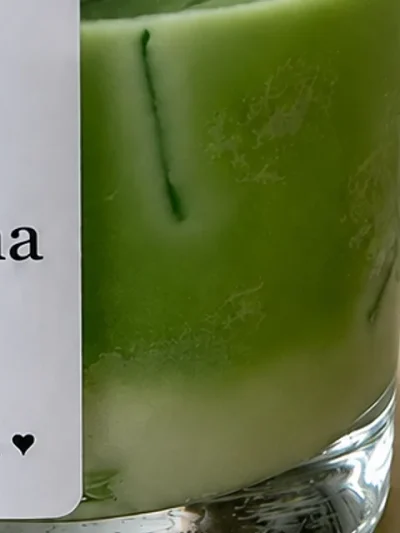 Detalle de la cera de la vela TERCA Iced Matcha Latte