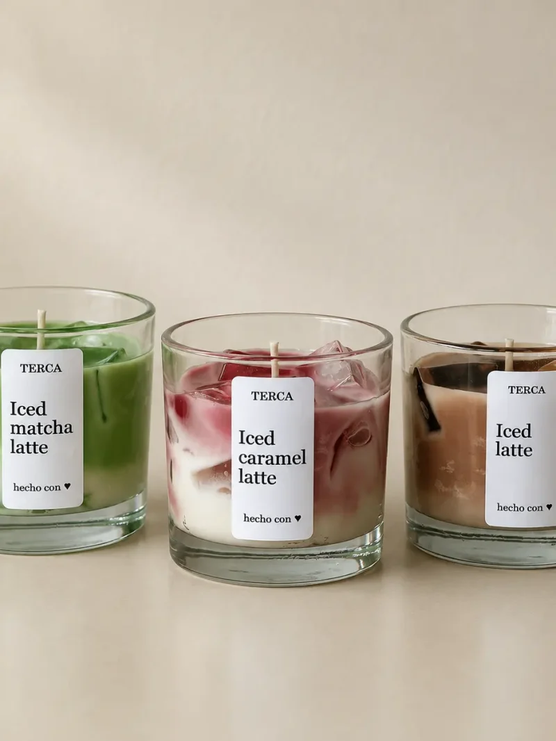 Las tres velas TERCA juntas: Iced Matcha Latte, Iced Caramel Latte e Iced Latte